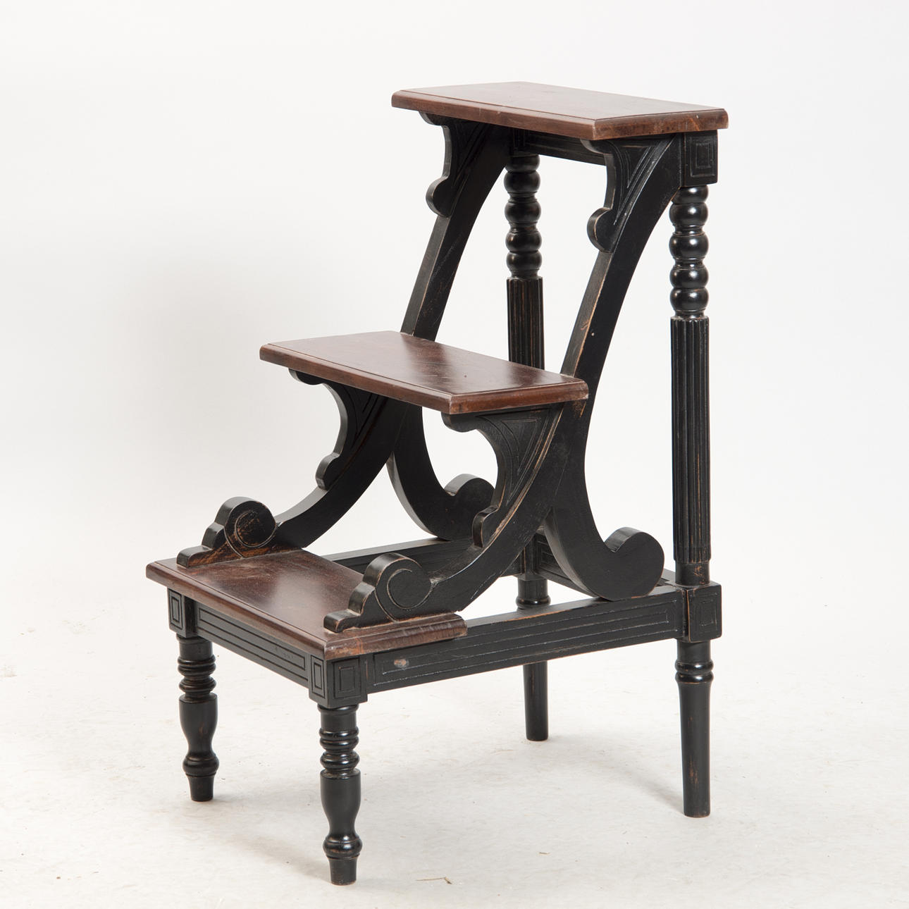 BIBLIOTEKSSTEGE, viktoriansk stil, svart/brun, samtida.