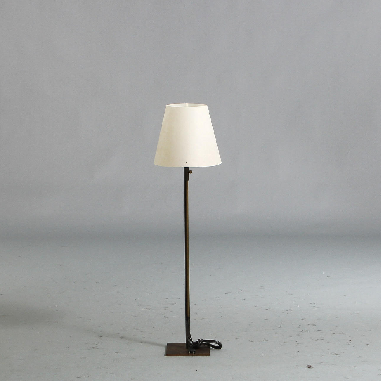 GOLVLAMPA, Lars Bessfelt för Ateljén i Anderslöv.