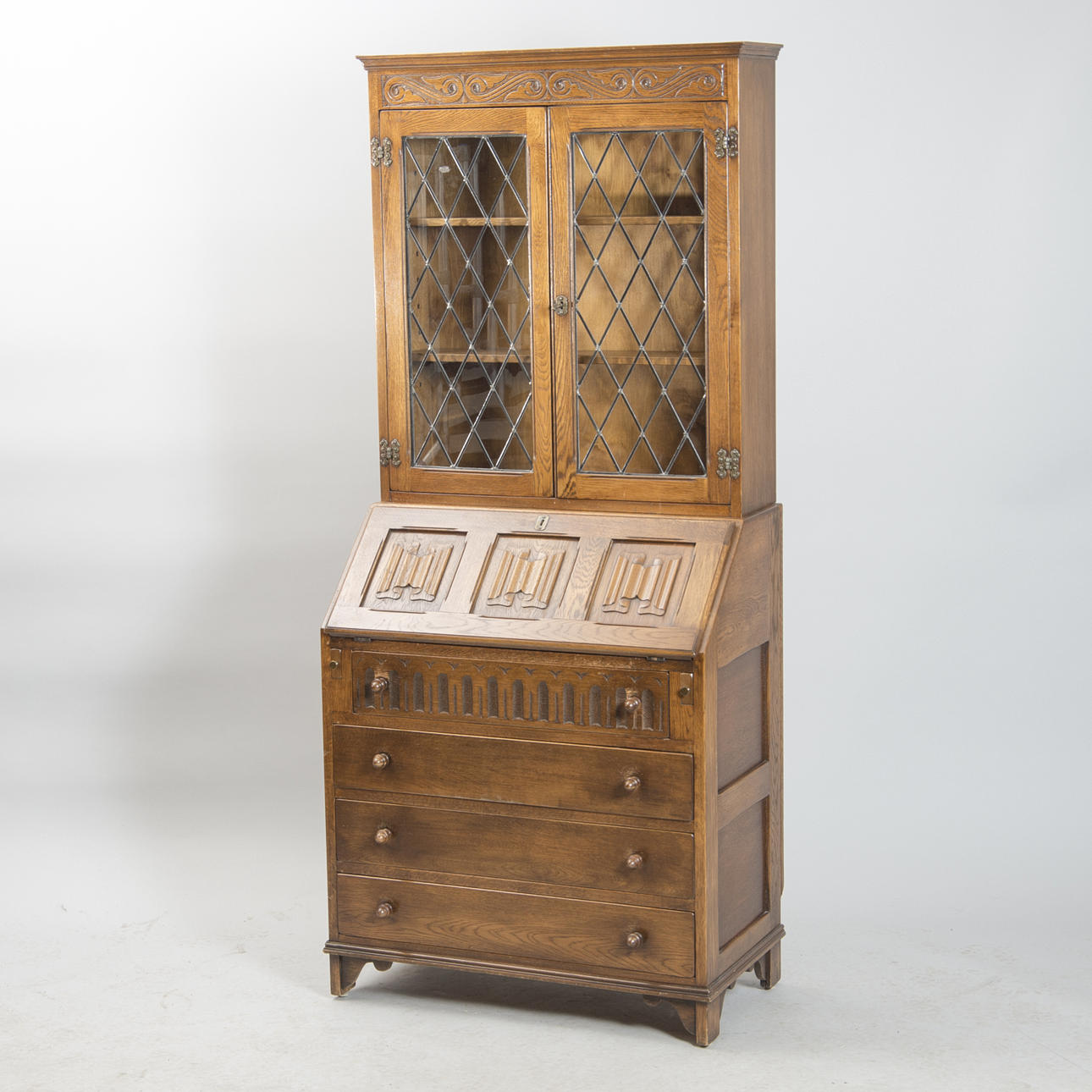 SEKRETÄR MED VITRINÖVERDEL, ek med blyinfattat glas.