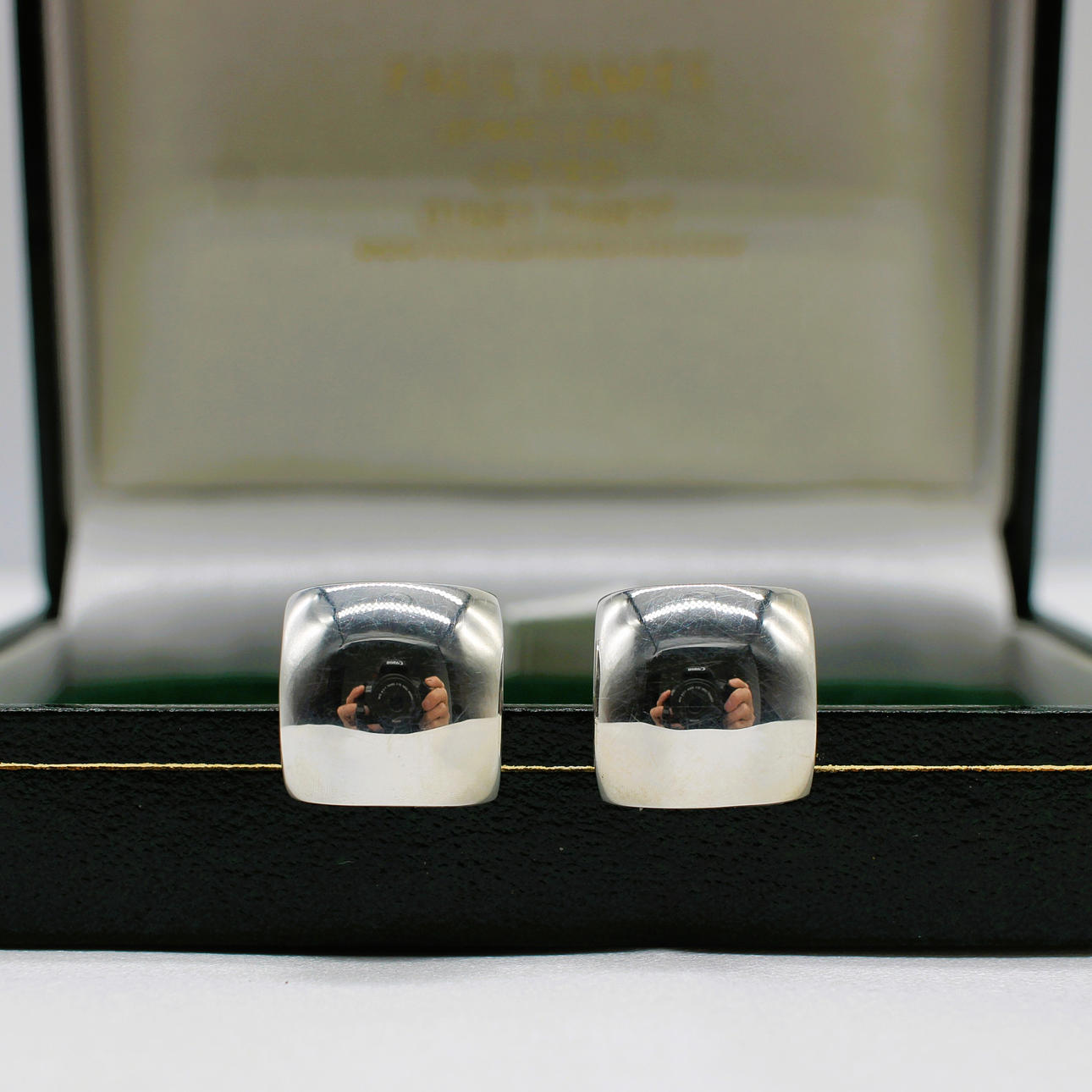 SOLID SILVER SQUARE CUFFLINKS.