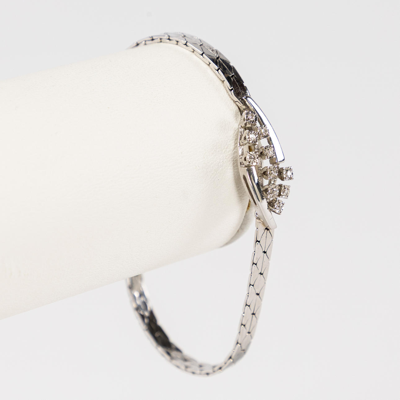 ARMBAND. 18k vitguld, 10 st briljanter.