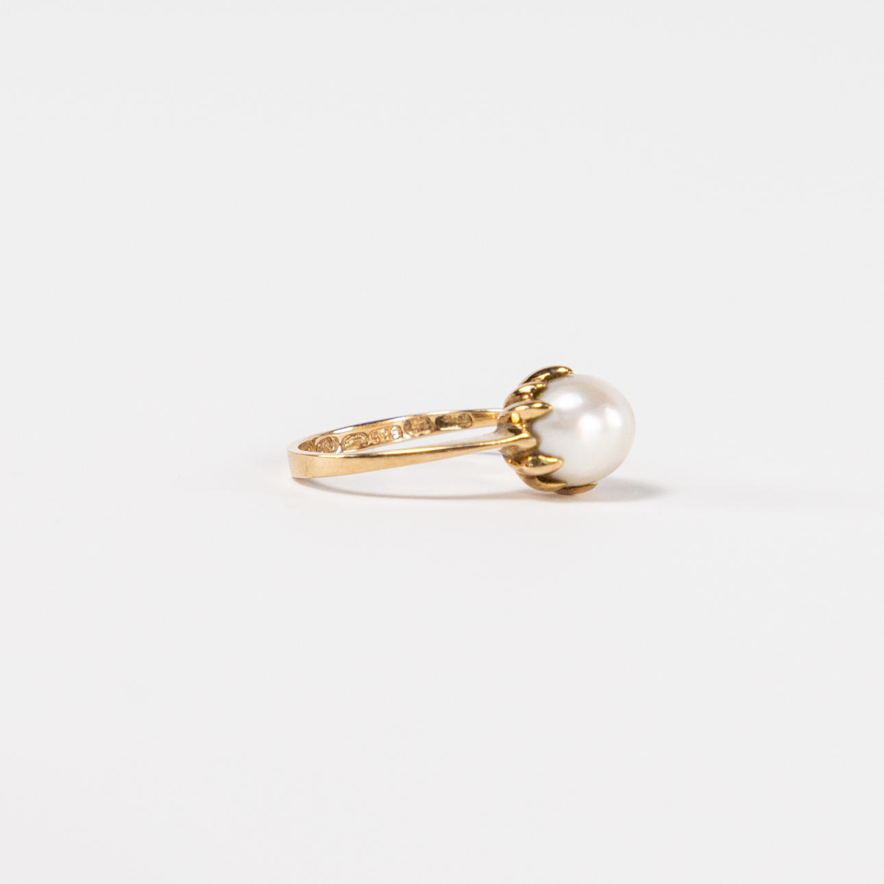 RING. 14k guld med pärla.
