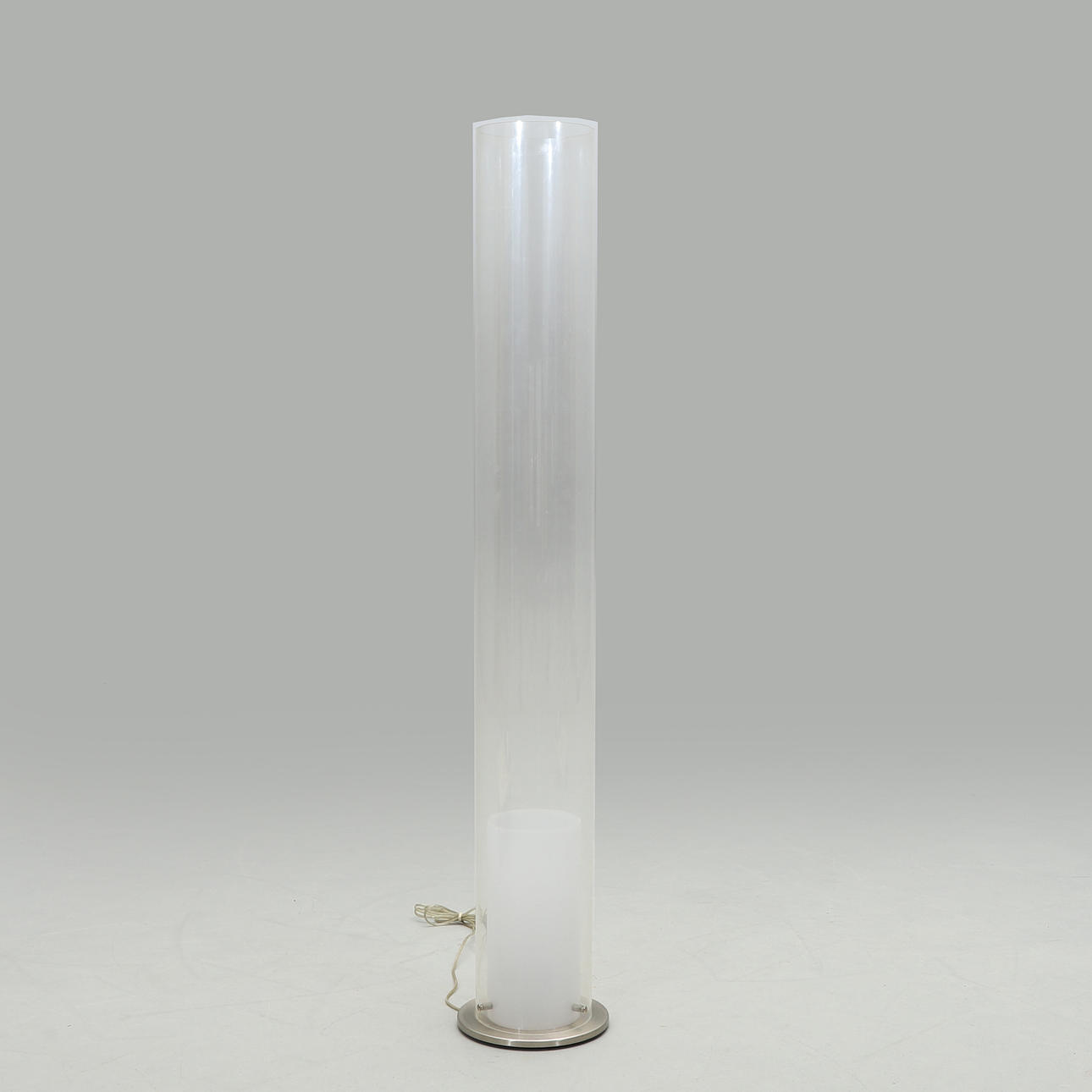 GOLVLAMPA, cylinderformad.