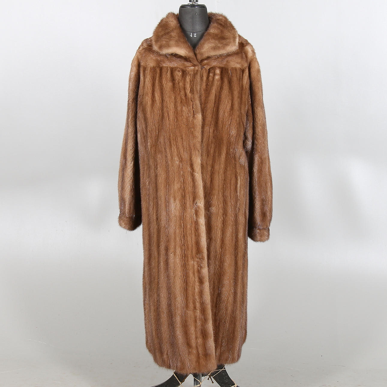 PÄLSKAPPA med HATT, helryckt mink, Päls Bergström, Sundsvall, 1900-talets mitt. Strl ca 44.