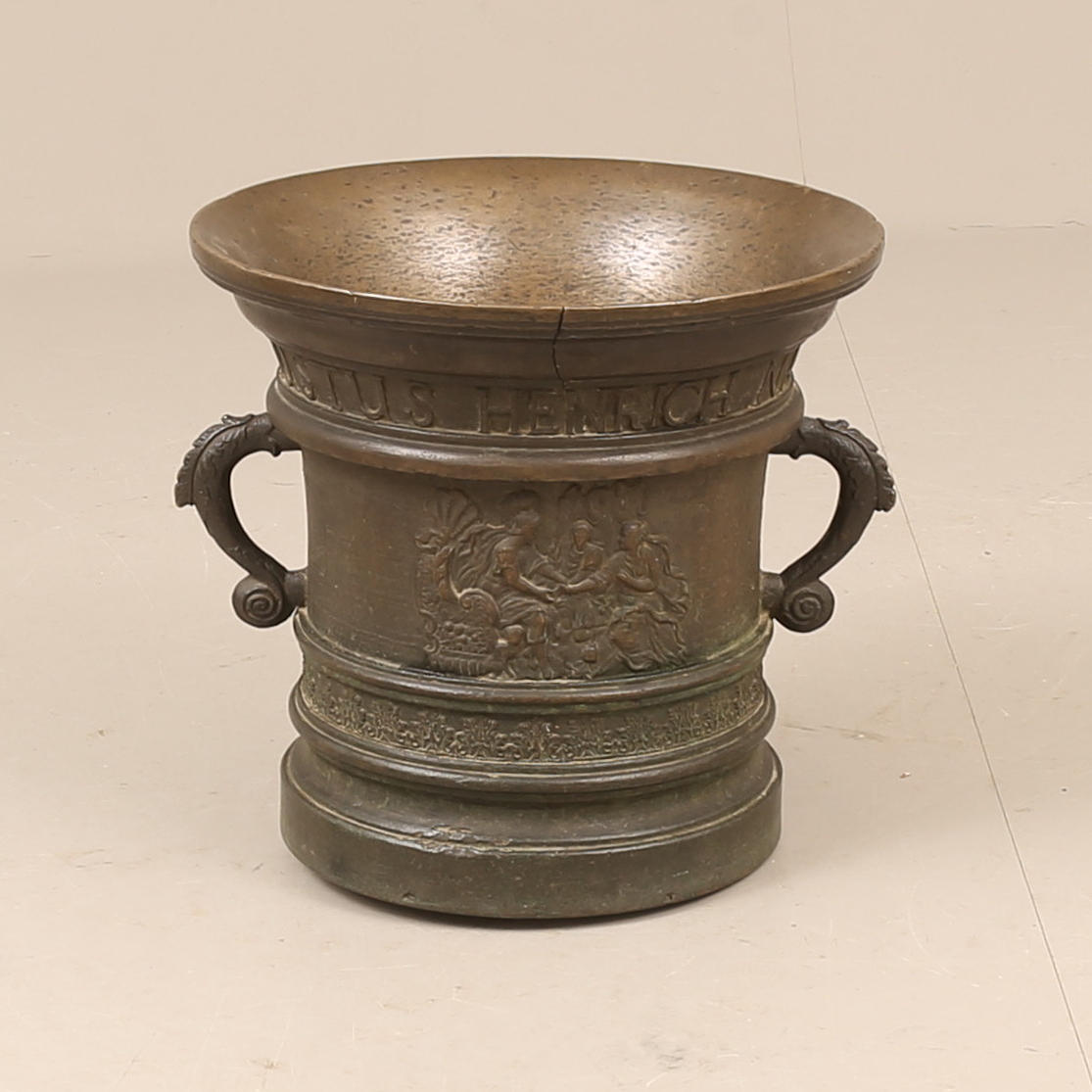 MORTEL, golvmodell, brons, daterad 1728.