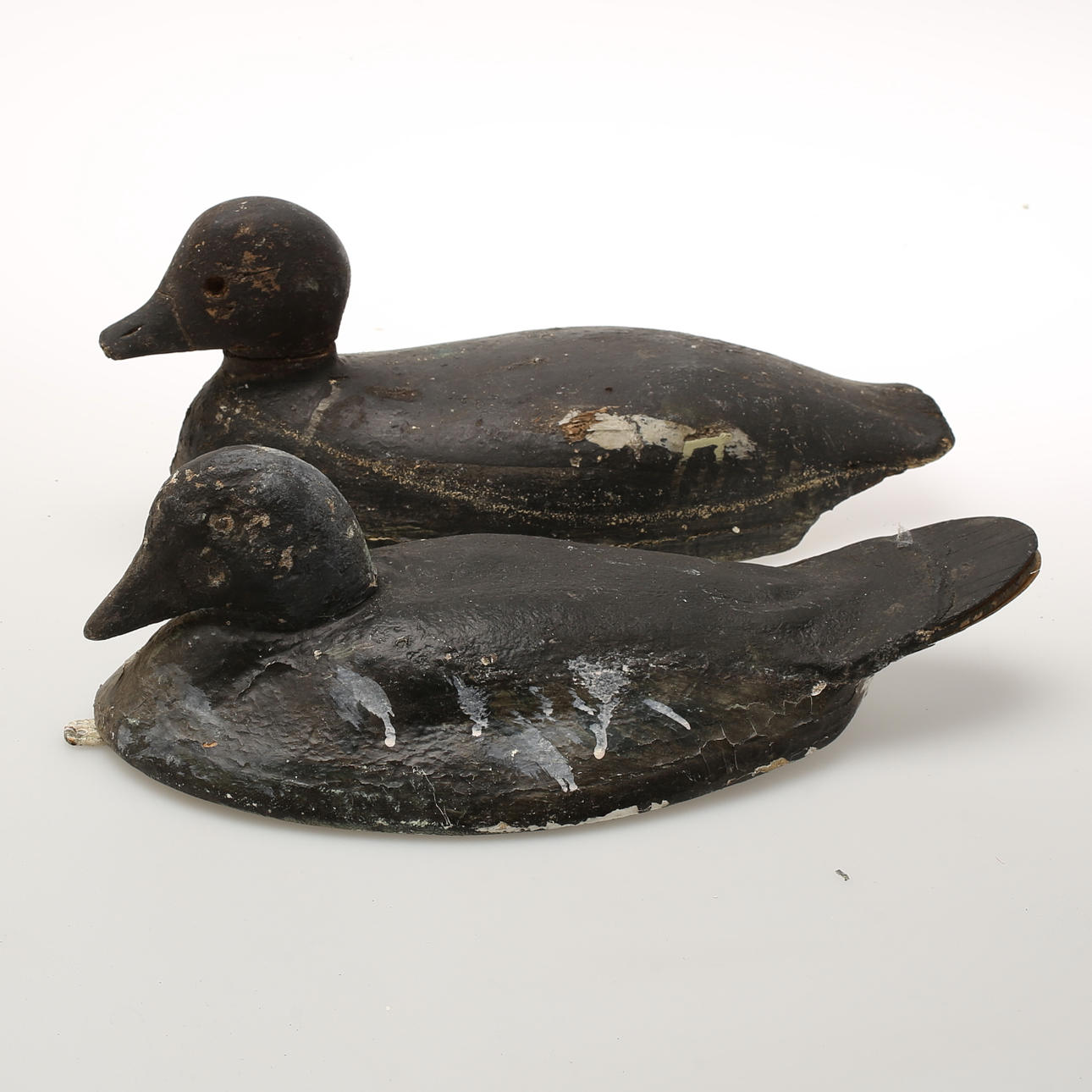 VÄTTAR, 2 st, trä, 1900-talets första hälft.