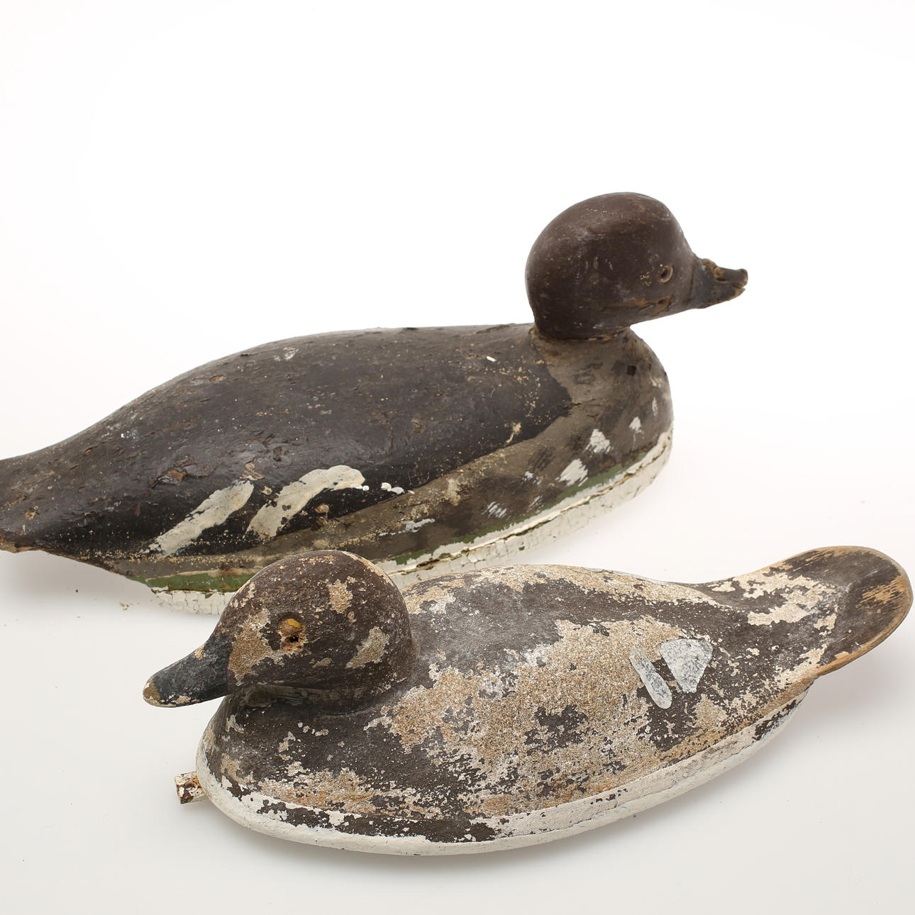 VÄTTAR, 2 st, trä, 1900-talets första hälft.