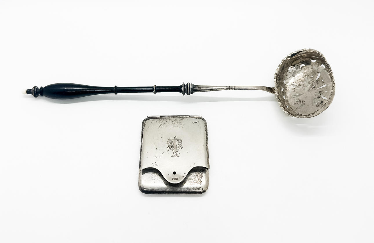 Ströare och Tändsticksetui. Silver.