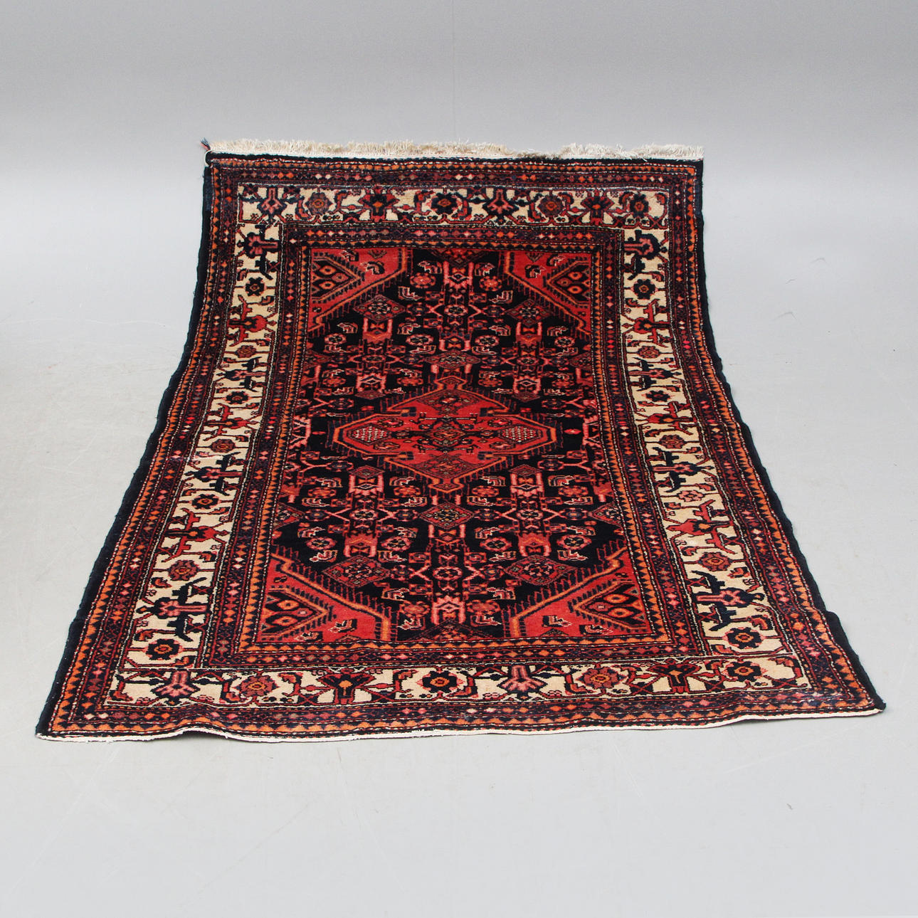 MATTA, Orientalisk, 1900-tal. 139x229.