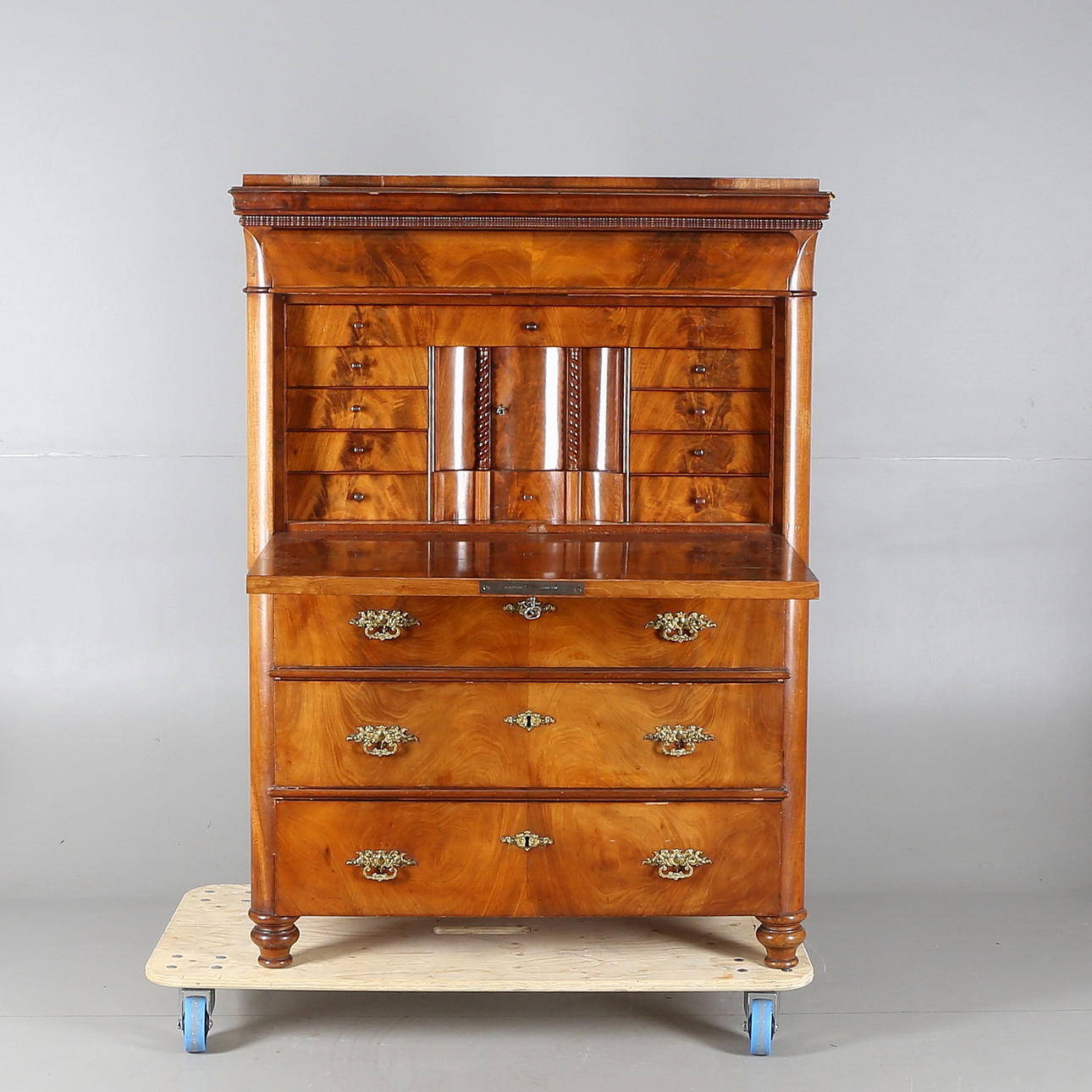 CHIFFONJÉ, fanérat trä, 1900-talets första hälft.