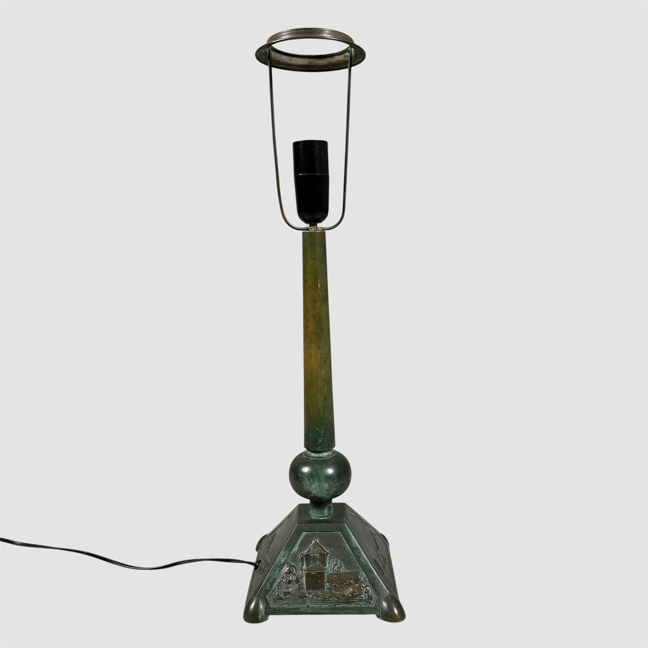 LAMPFOT, 1900-talets andra kvartal, brons.