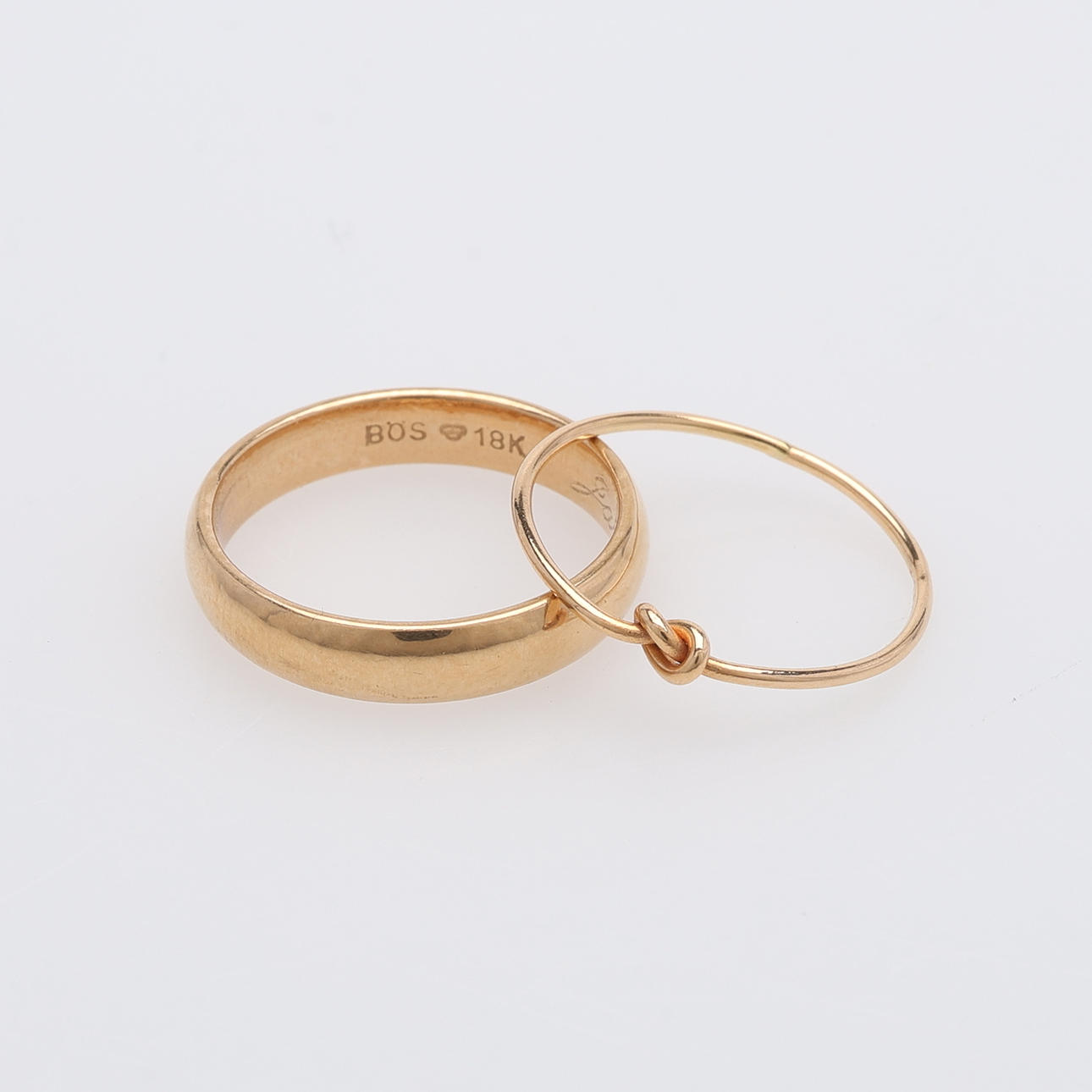 RINGAR, TVÅ STYCKEN, 18K GULD, TOTAL VIKT CA 4,7 GRAM.