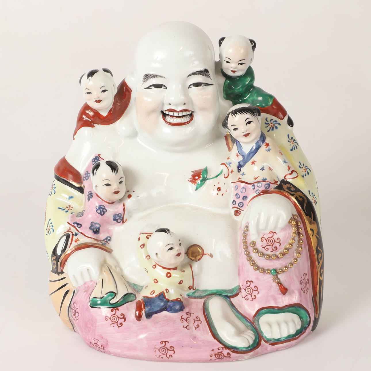 FIGURIN, porslin, "Skrattande Buddha med barn", 1900/2000-tal.