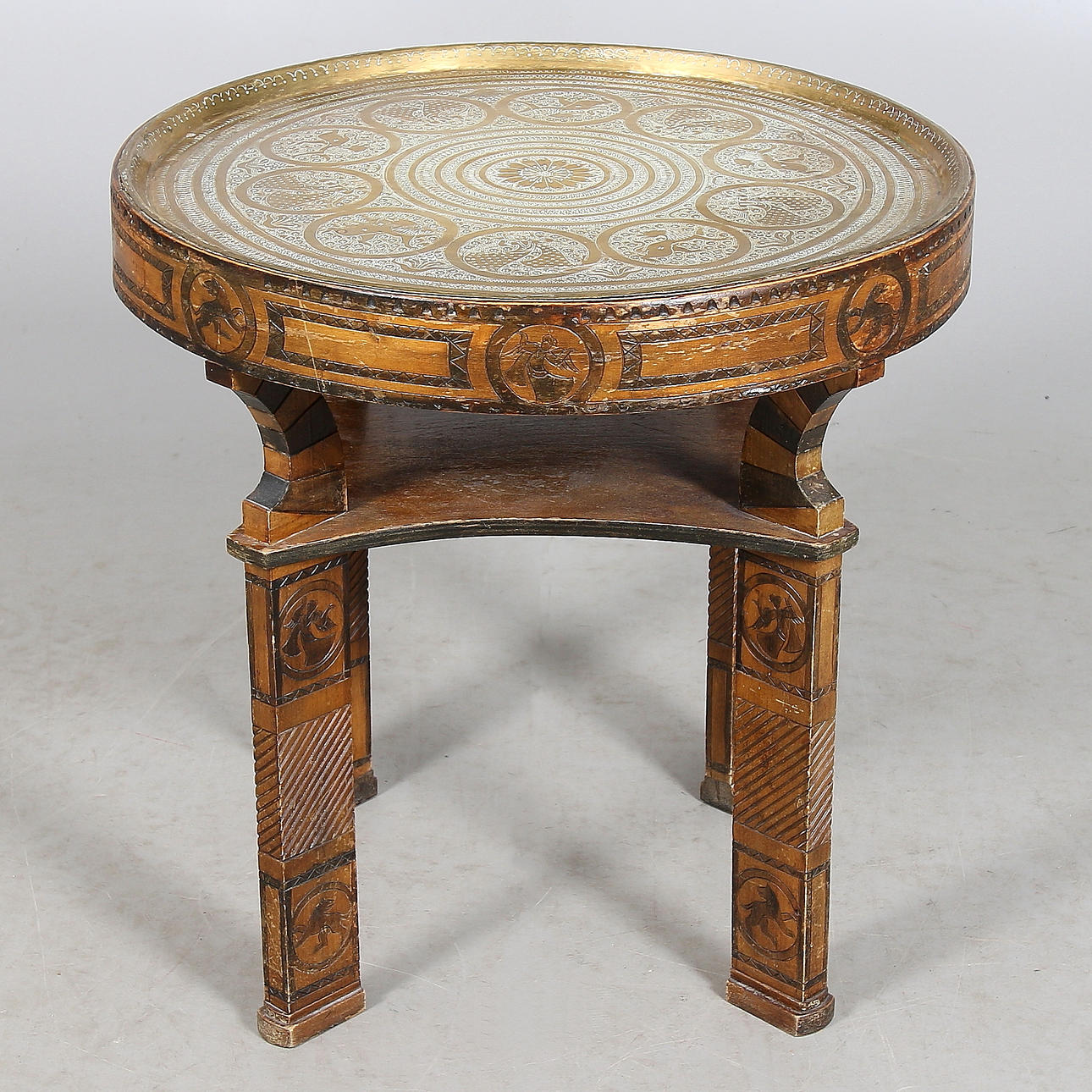 RÖKBORD, orientalisk stil, 1900-talets första hälft.