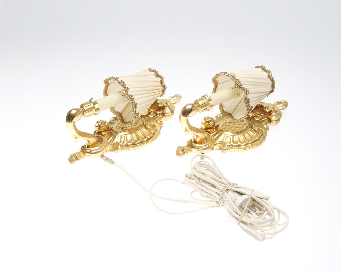 VÄGGLAMPETTER, 1 par, rokokostil.