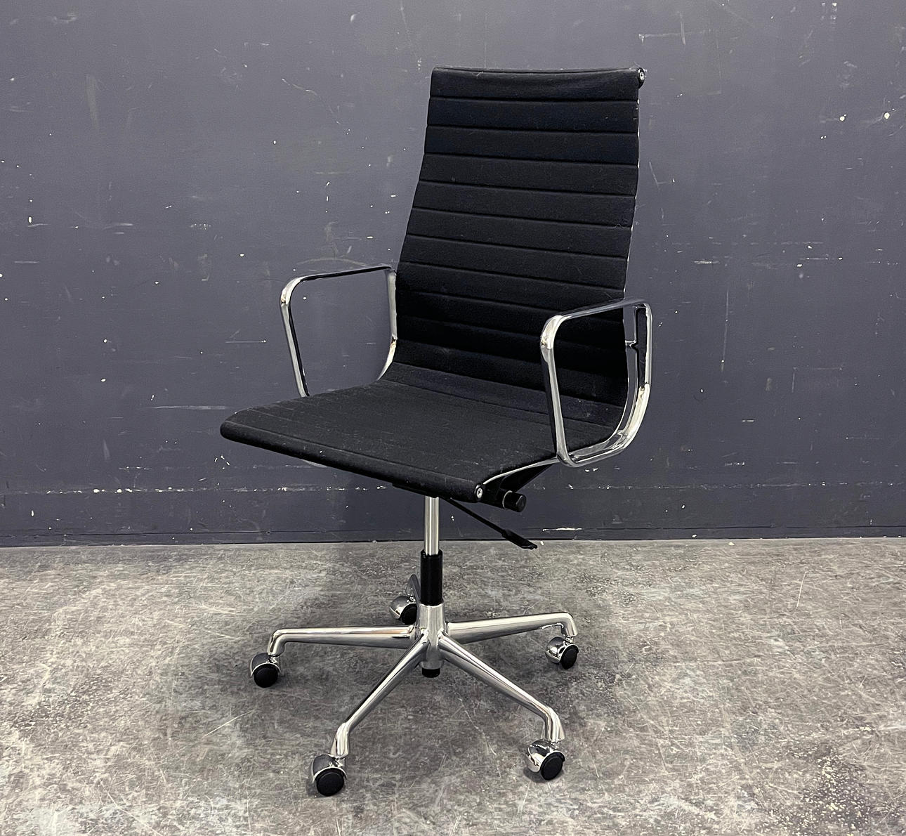 CHARLES & RAY EAMES. Alu Chair EA 119.