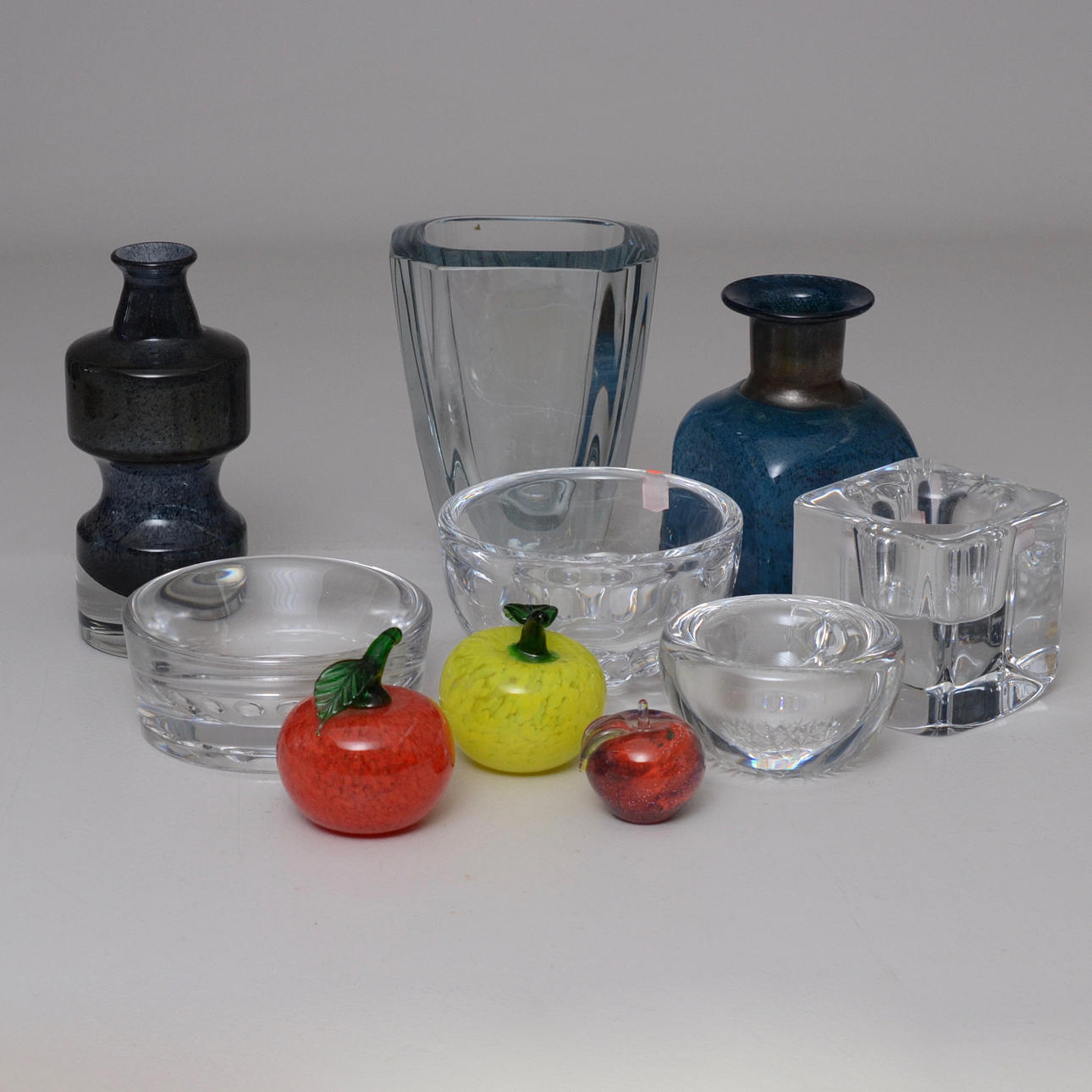 KONSTGLAS, bl a Bertil Valien.