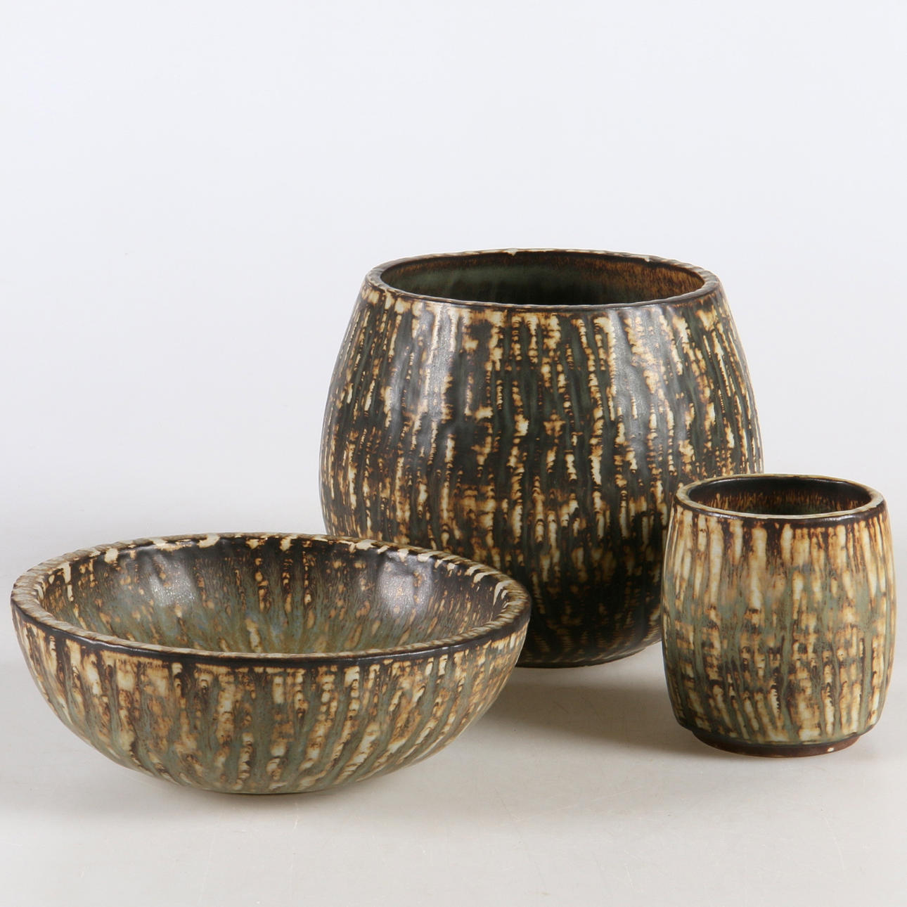 SKÅLAR, samt fat. 3 delar, stengods, "Rubus", Gunnar Nylund, Rörstrand, 1900-tal.