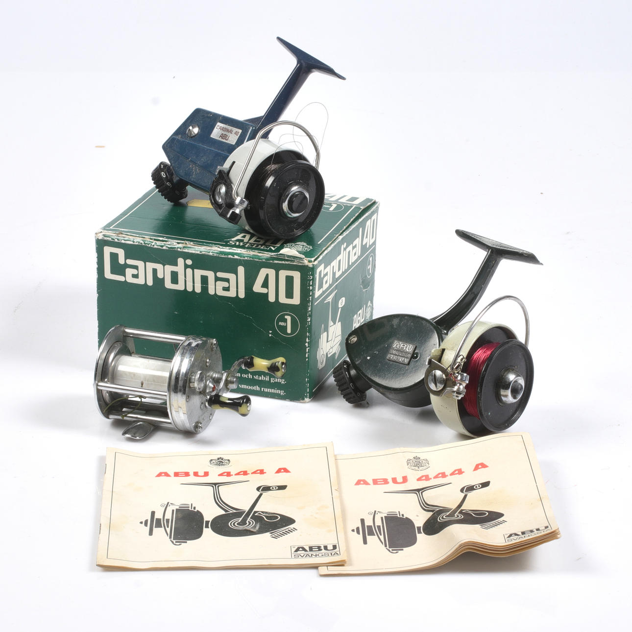 FISHING REELS, 3 pcs, incl. Cardinal 40, ABU with box. Collectables -  Fishing equipment - Auctionet
