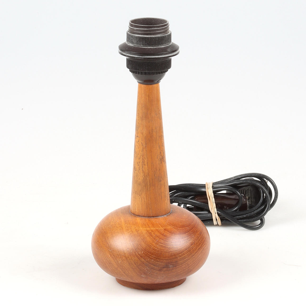 BORDSLAMPA. teak. 1950-tal.