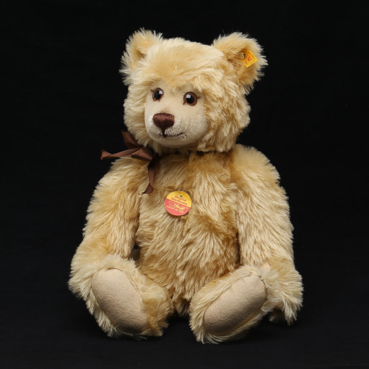 STEIFF, Nalle med brumljud, etikett- och knappmärkt.