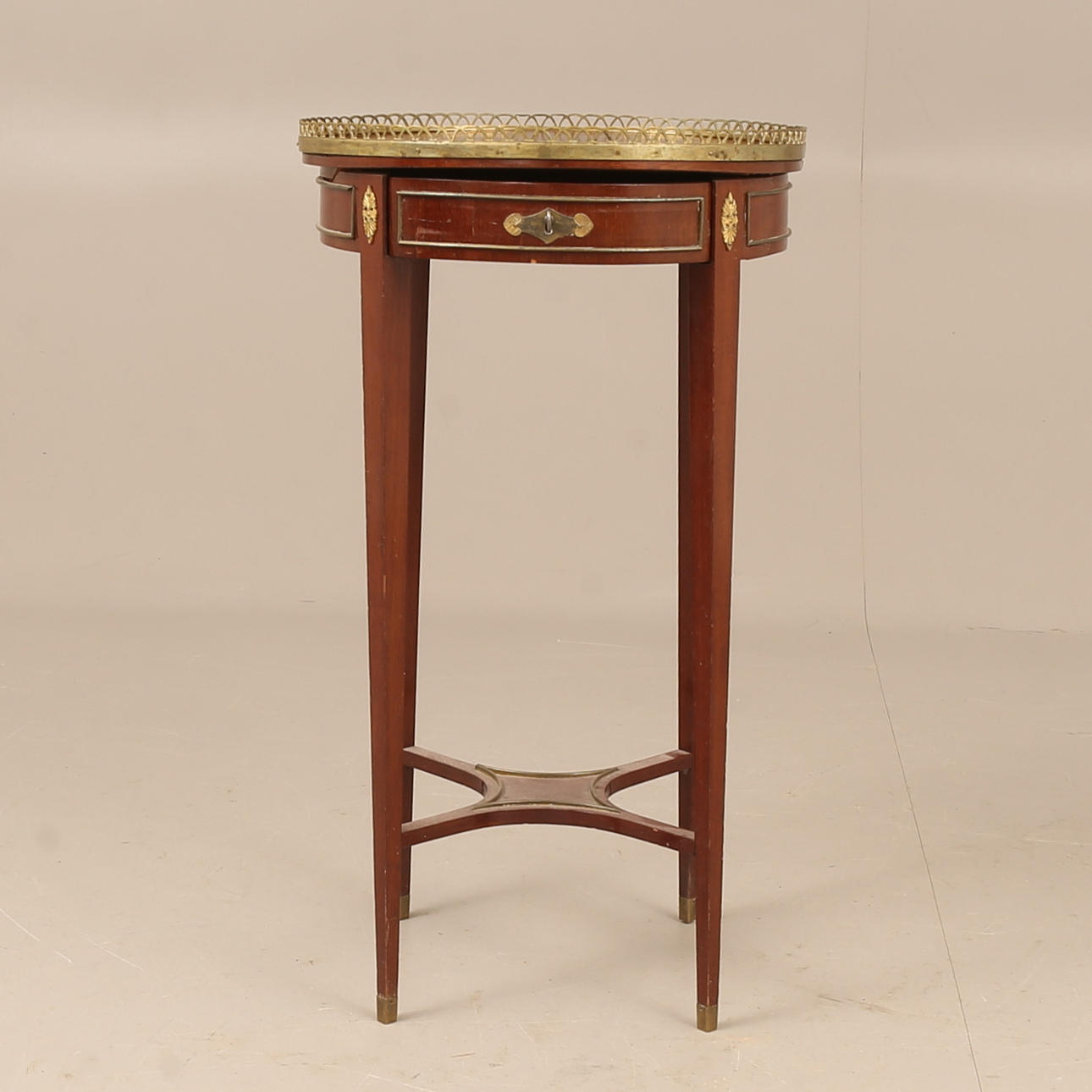 LAMPBORD, sengustaviansk, 1800-tal.