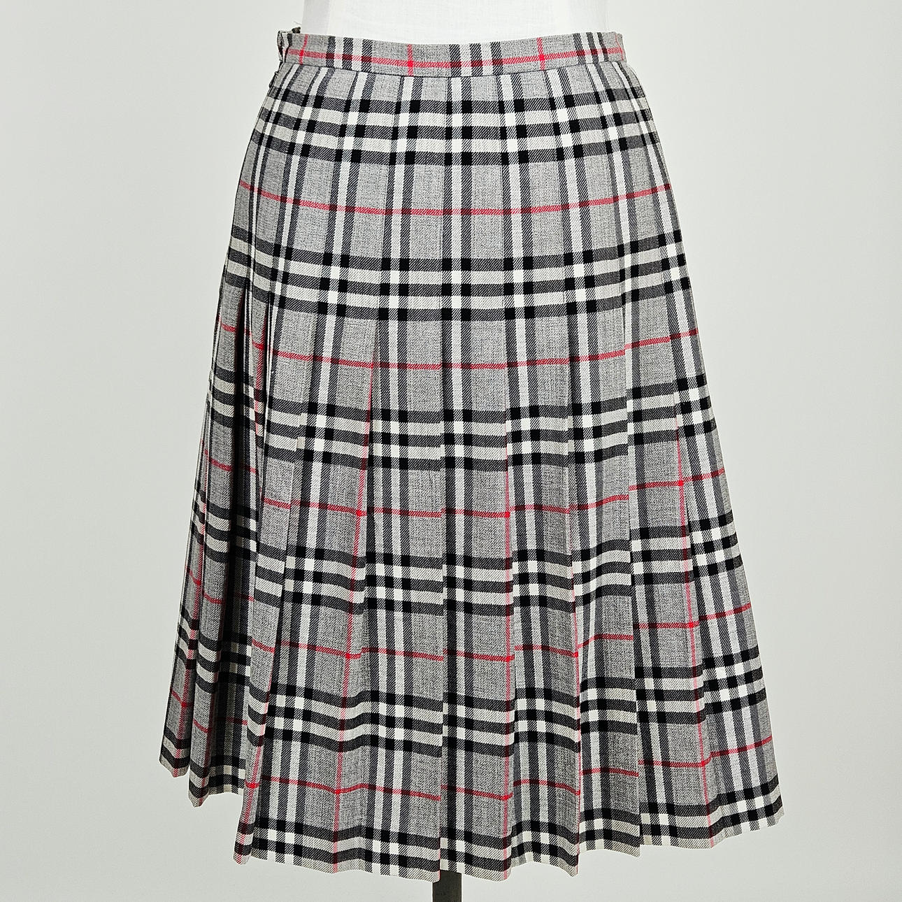 BURBERRYS. Skirt. England.