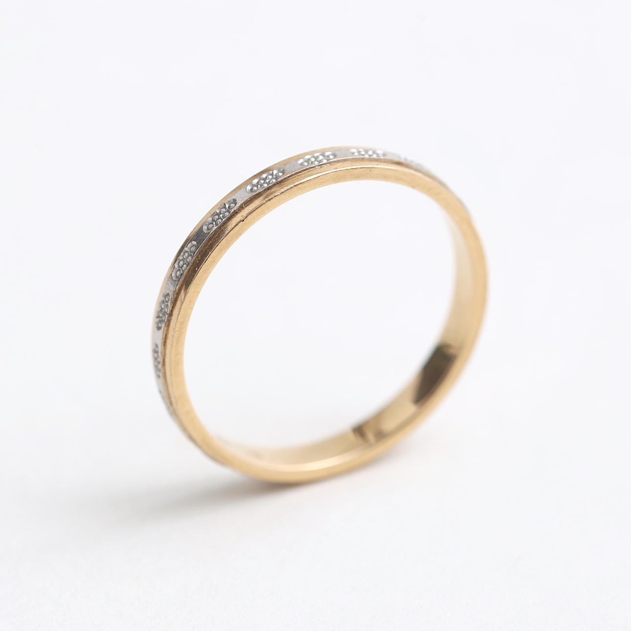 RING, 18 k guld och vitguld, 2,94 gram.
