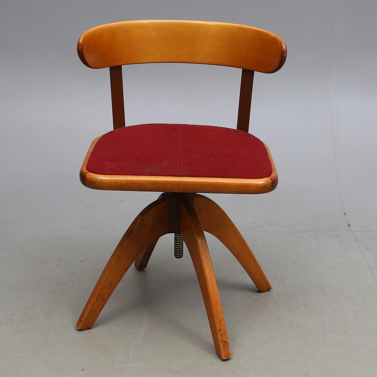 ARBETSSTOL, 1900-talets första hälft.