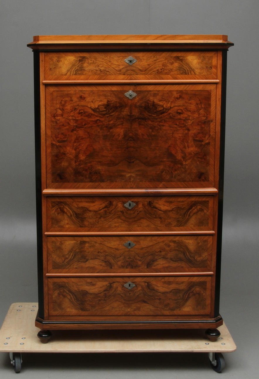 CHIFFONJÉ, 1800-talets slut.