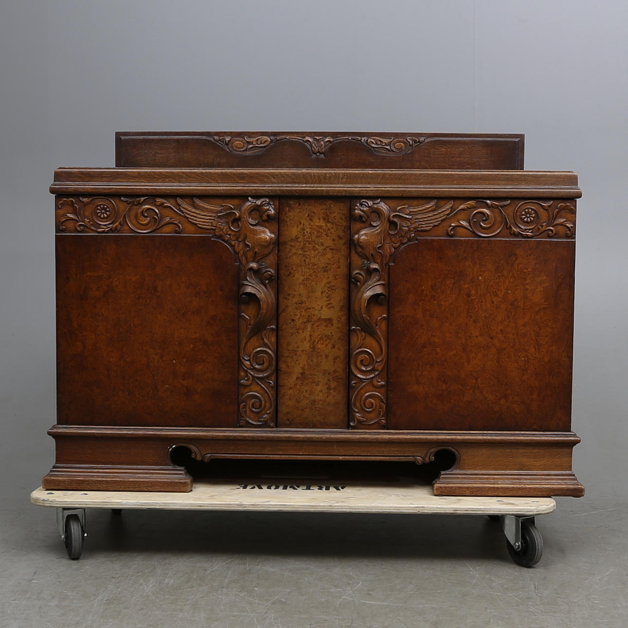 BUFFÉ, ek, barockstil, 1900-tal.