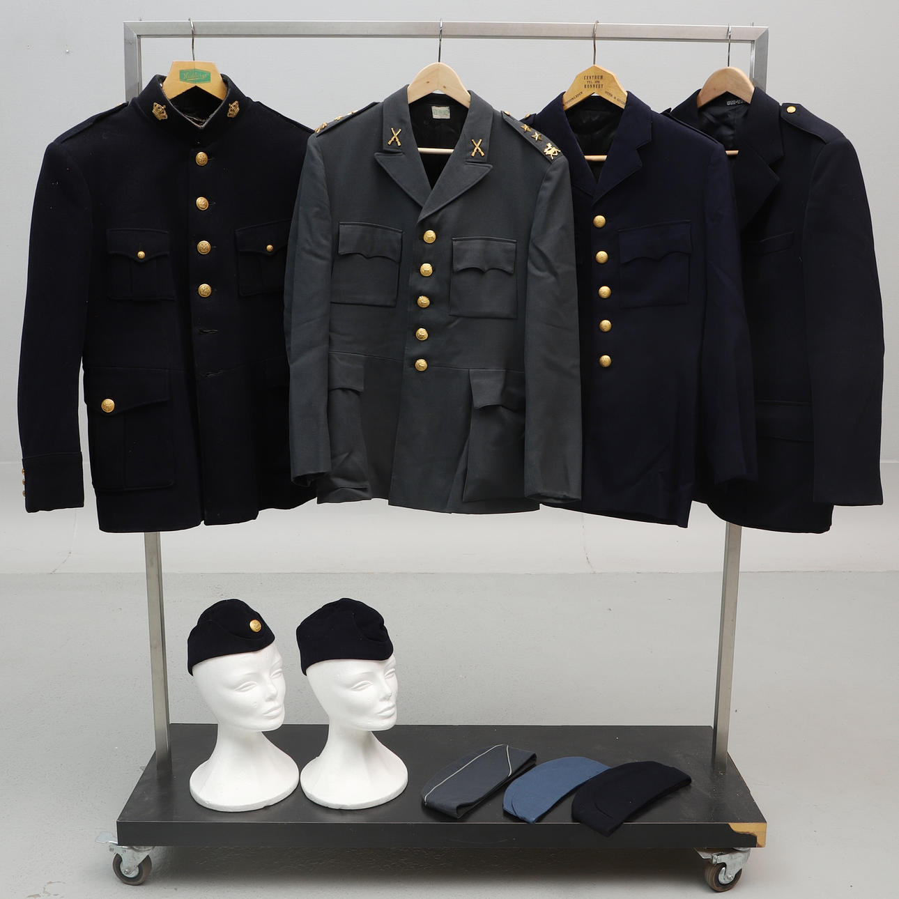 UNIFORMSJACKOR & MÖSSOR, Svenska armén, 1900-tal.