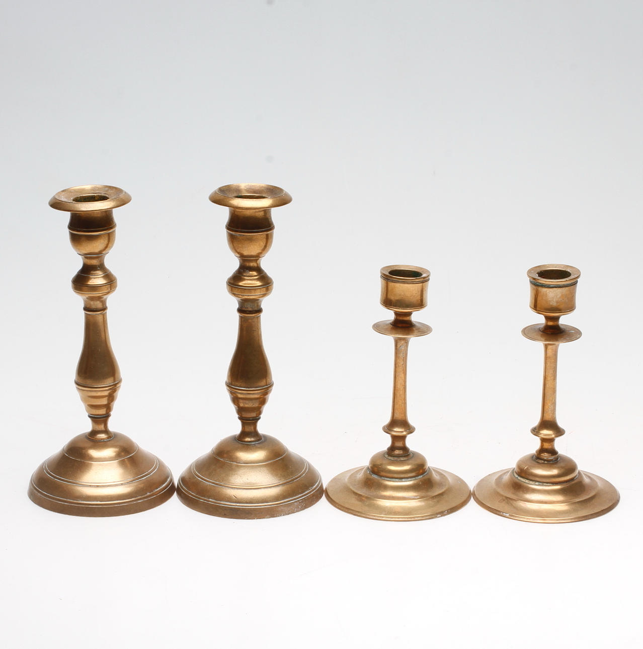 LJUSSTAKAR, 2 par, mässing. Bland annat Skultuna Bruk nr. 18.