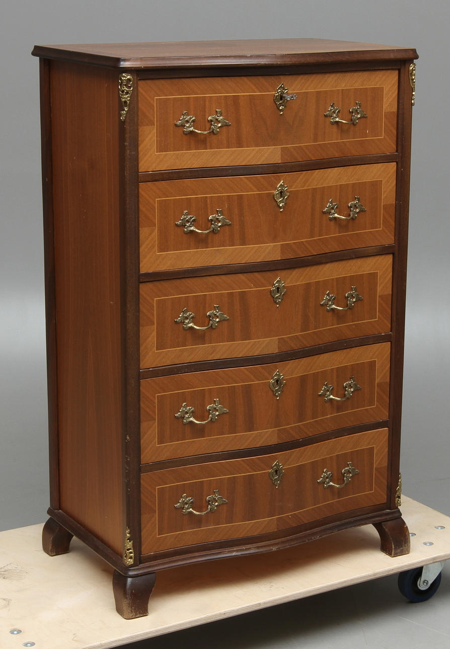 BYRÅ med fem lådor, 1900-tal.