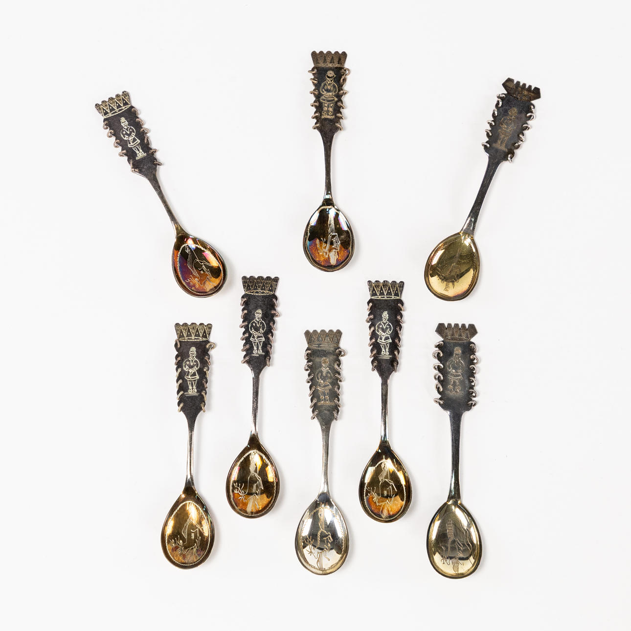TESKEDAR. 8 st, lappsilver.