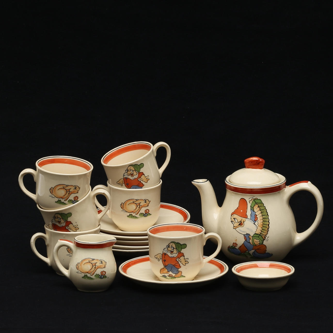 DOCKSERVIS, 8 delar, flintgods, "Snövit", Rörstrand, omkring 1900-talets mitt.