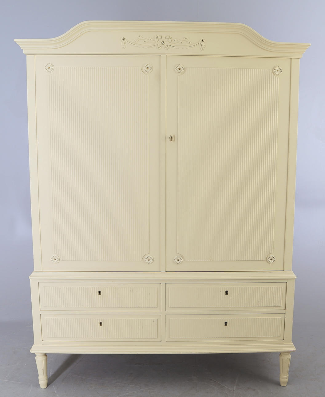 SALSSKÅP, gustaviansk stil, 1900-tal.