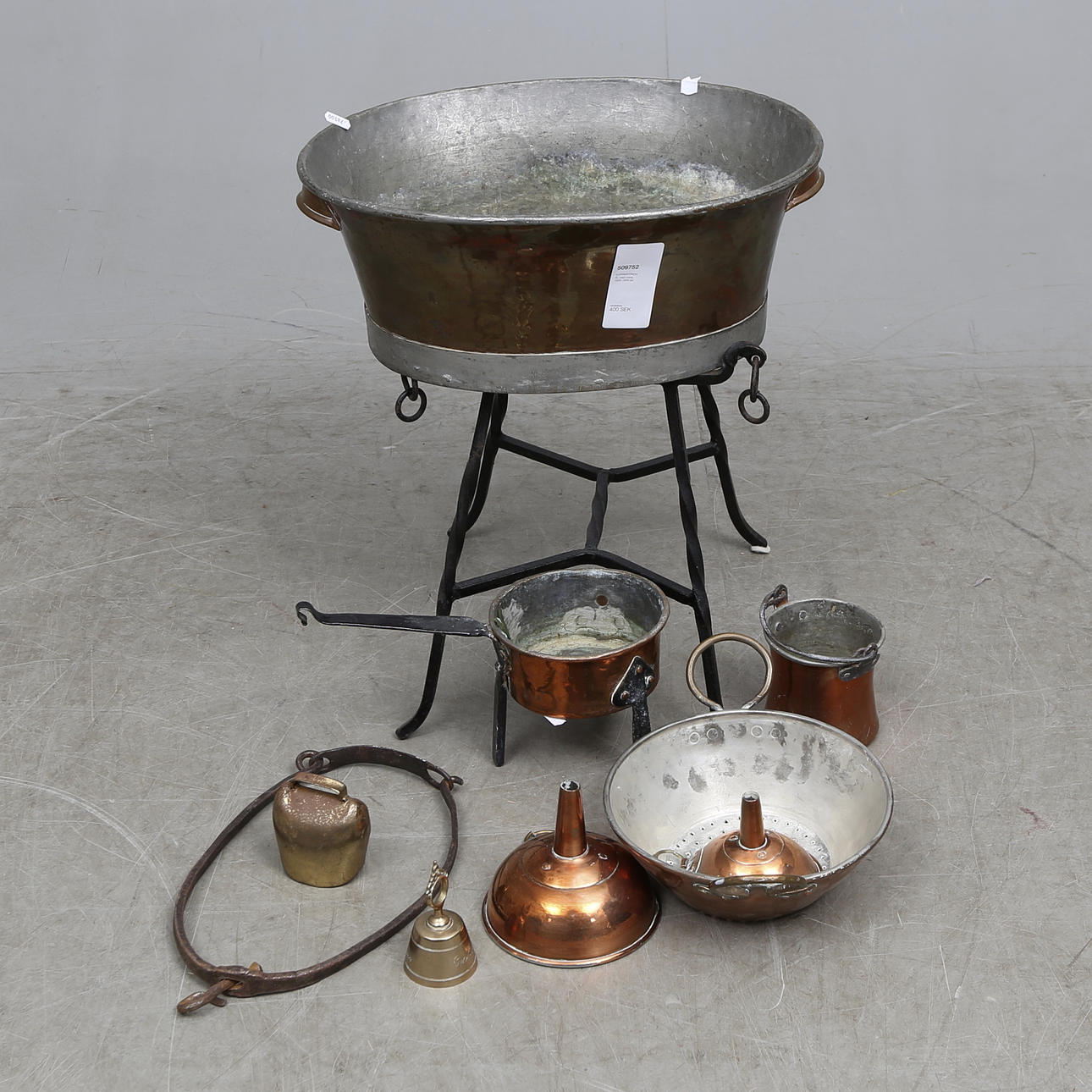 KOPPARFÖREMÅL med mera, 1800-1900-tal.