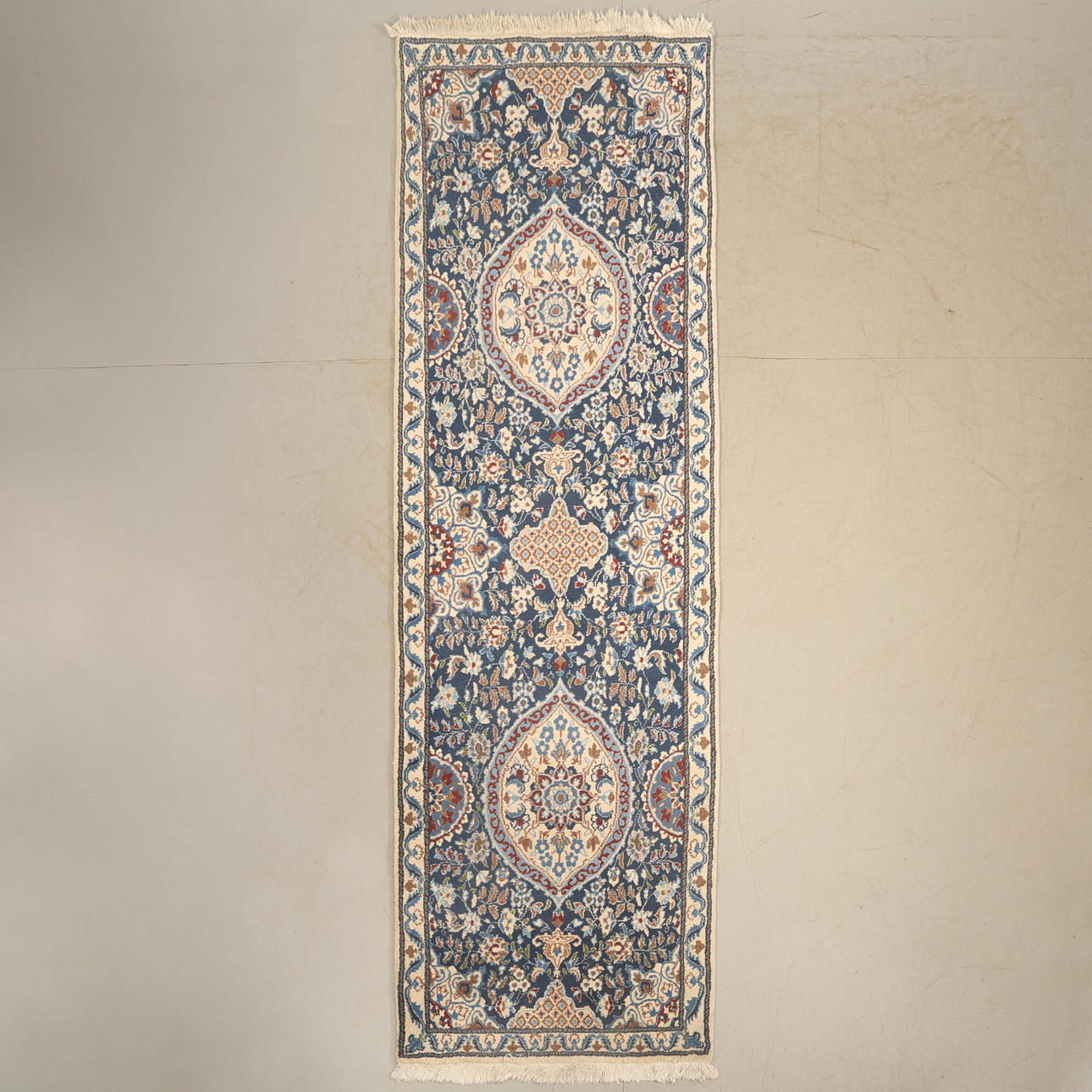 ORIENTMATTA, Nain, galleri, ca 280x88cm.