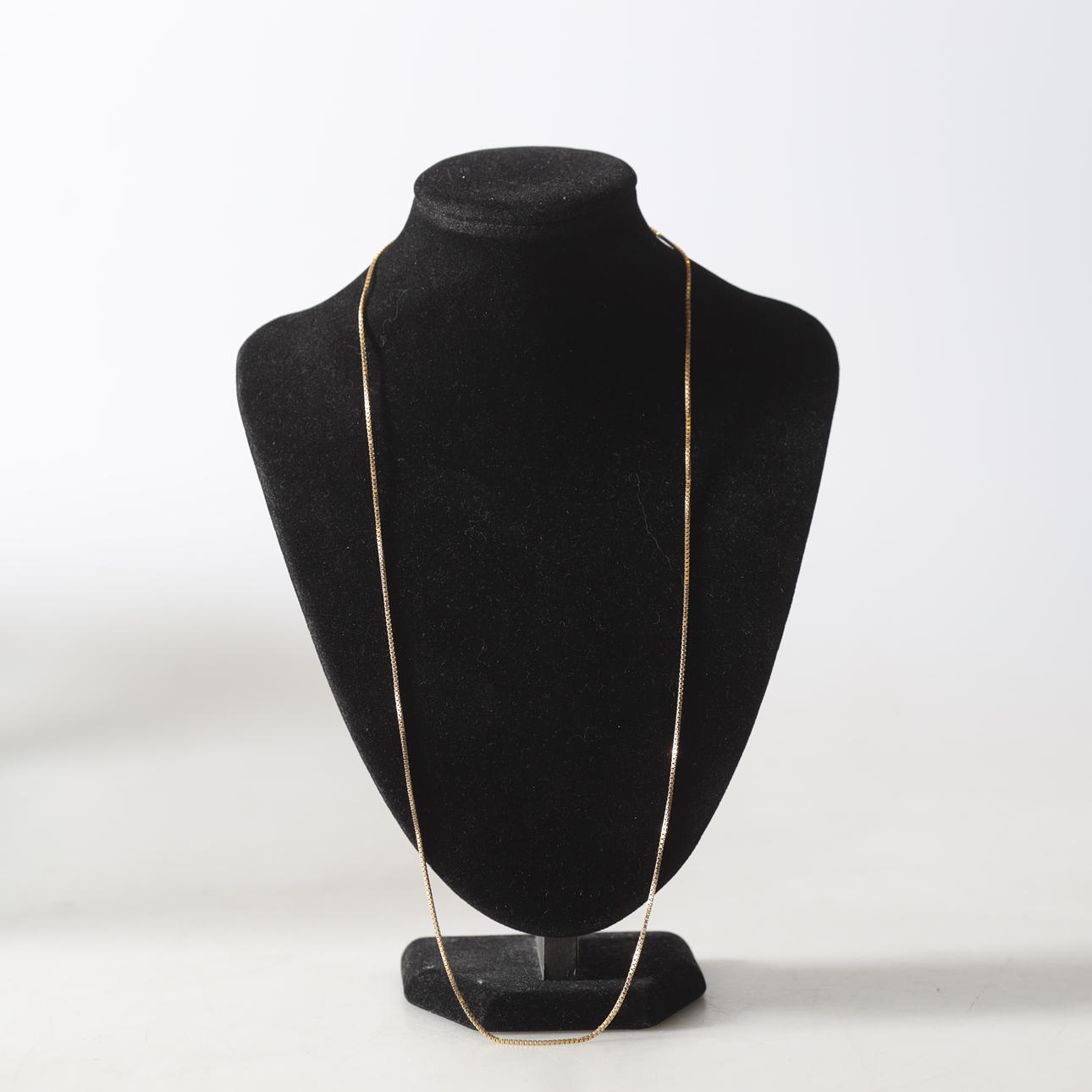 COLLIER, 18K guld. Totalvikt ca 9,4 gram.