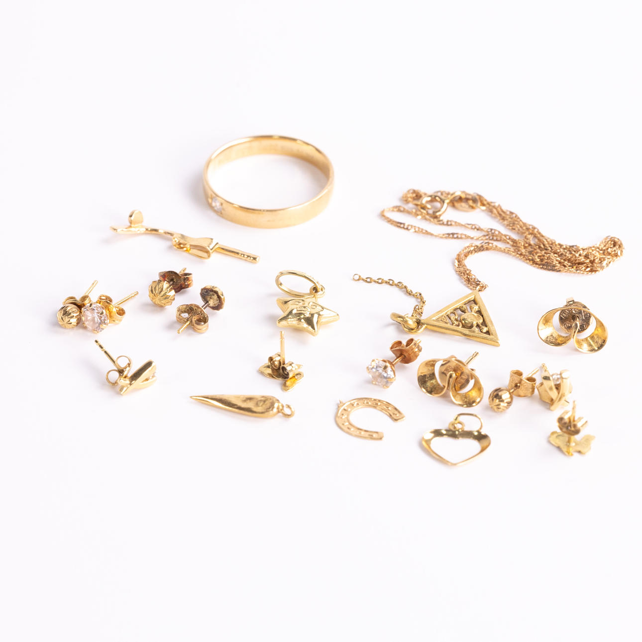 DIVERSE 18K GULD, vikt 13,4 gram.