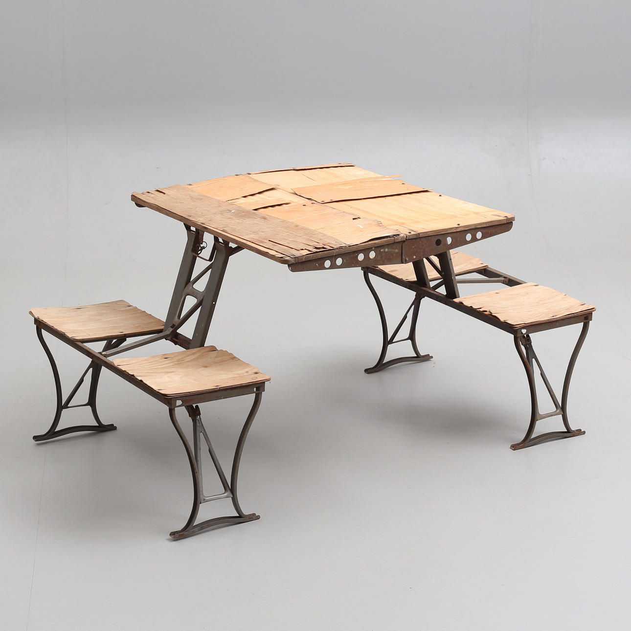 FÄLLBART BORD, Militärt, 1900-talets mitt.