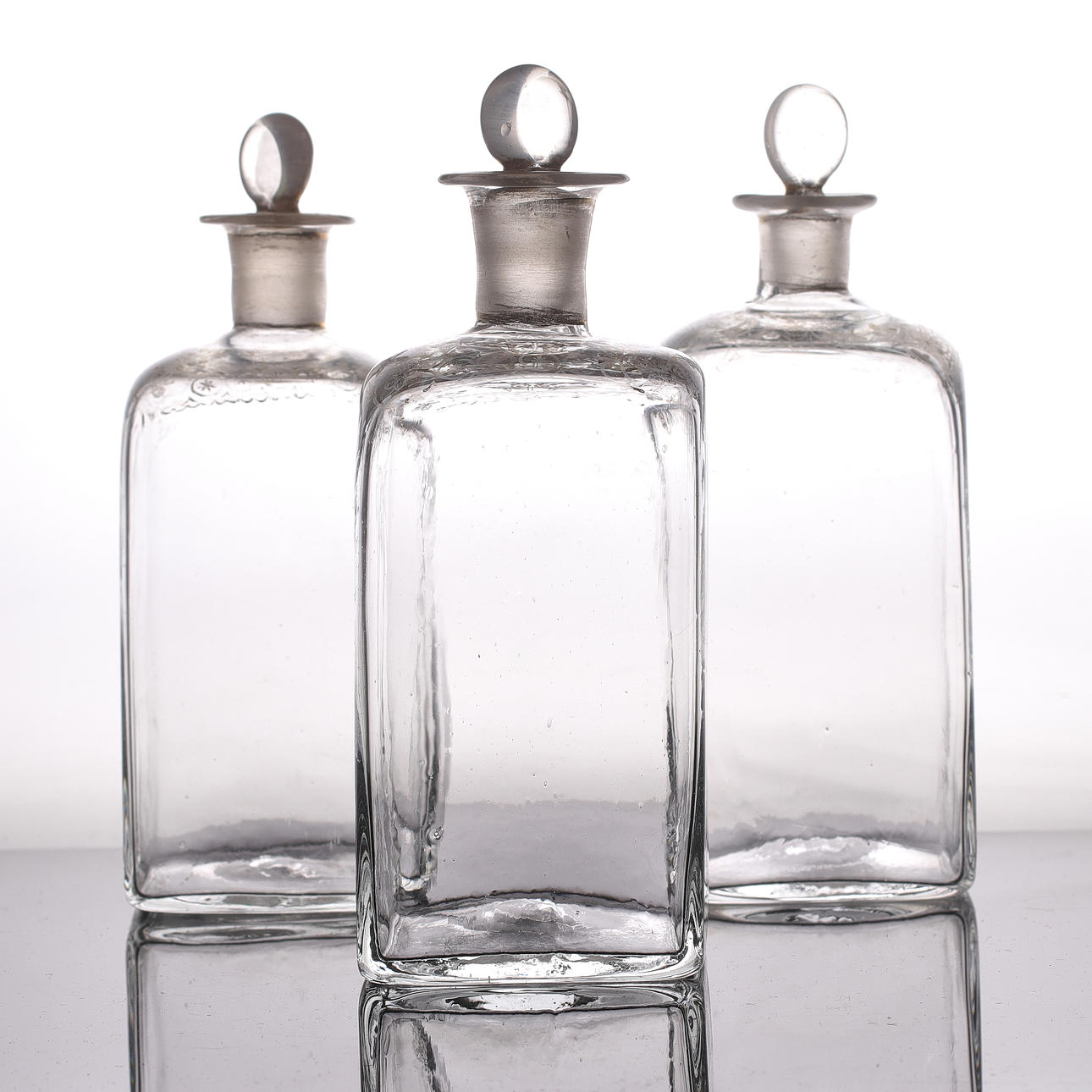 KARAFFER, 3 st, glas, 1820-tal.