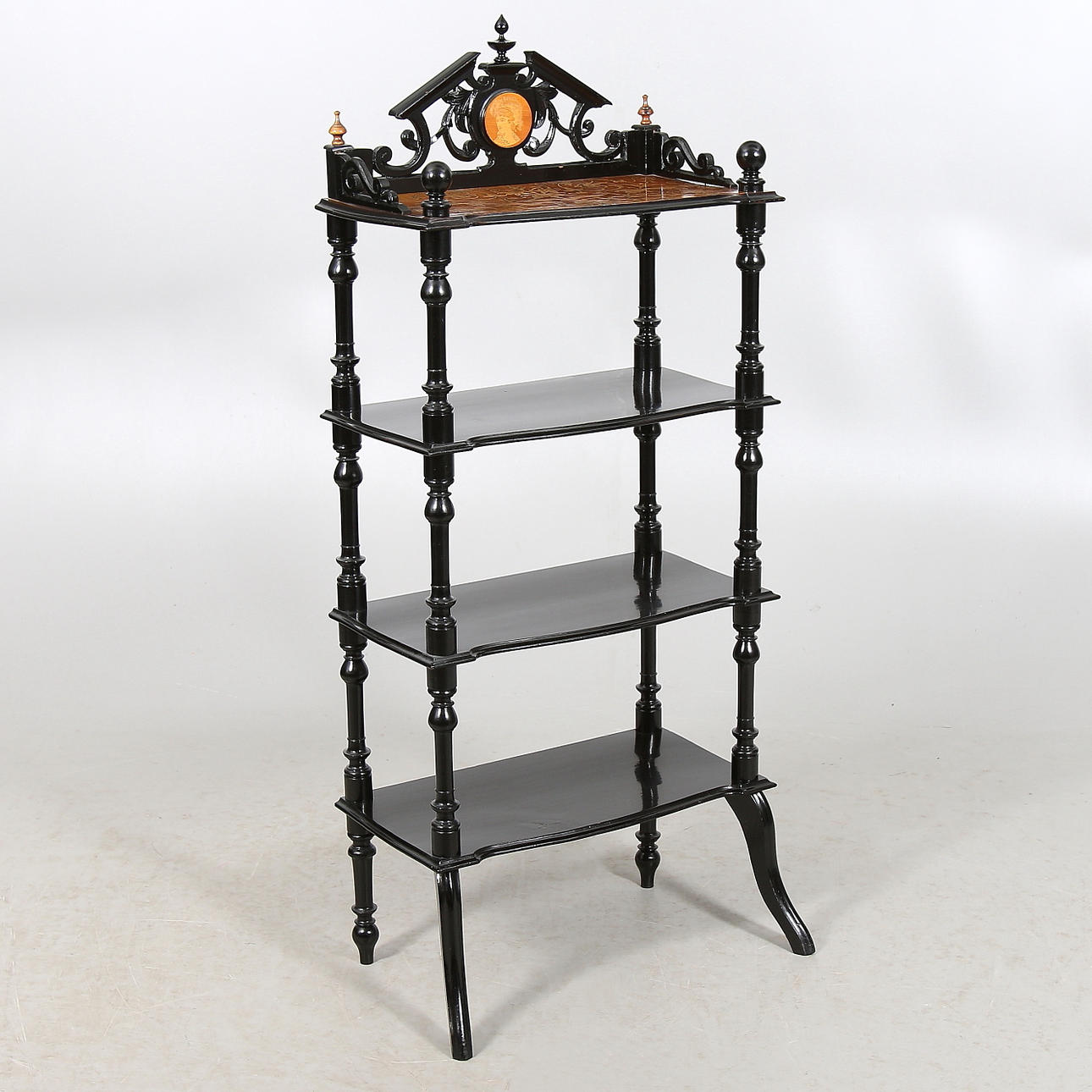 ETIENNEHYLLA, trä, 1800-talets andra hälft.