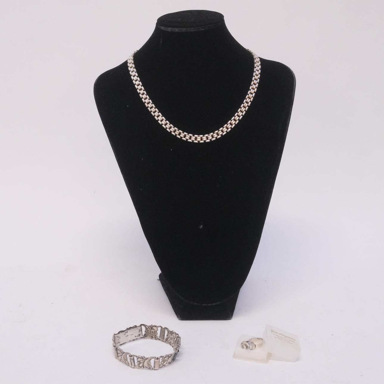 COLLIER, ARMBAND SAMT RING, SILVER.