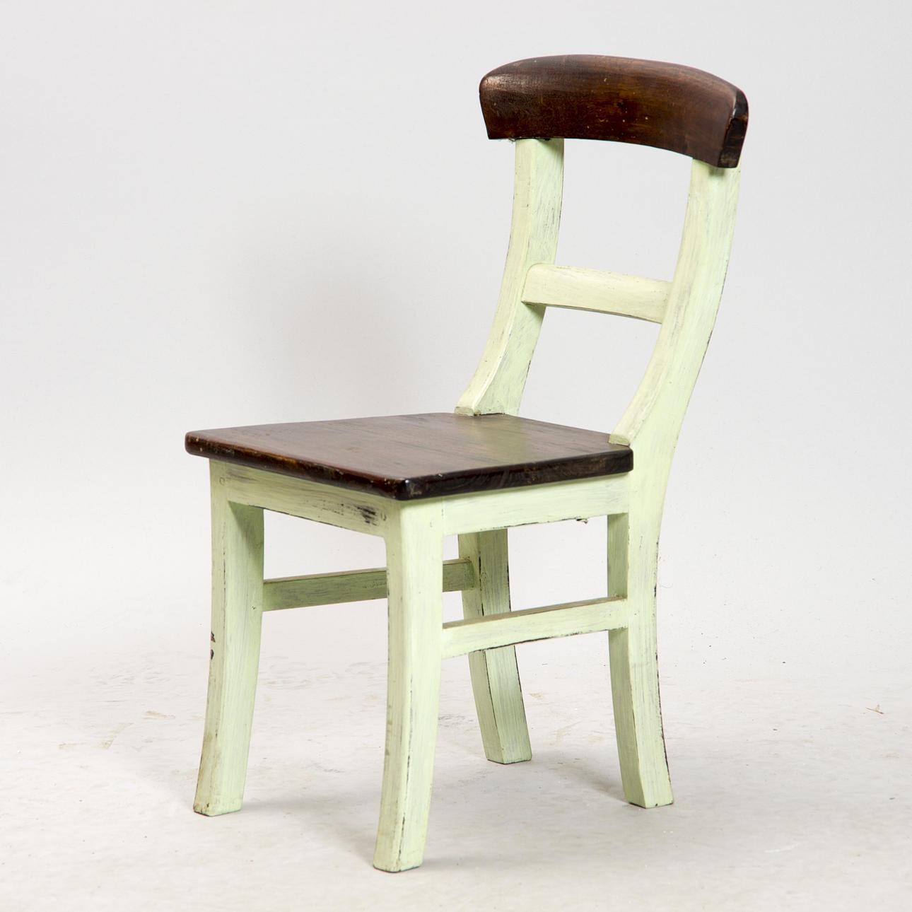 BARNSTOL, mahognybetsad/målad trä, samtida.