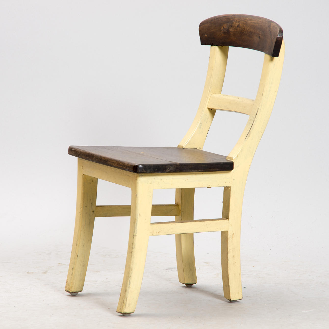 BARNSTOL, mahognybetsad/målad trä, samtida.