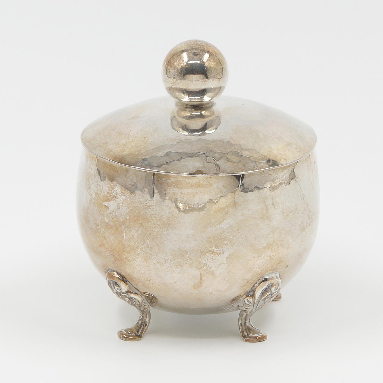 SOCKERSKÅL I HAMRAT SILVER (STERLINGSILVER).