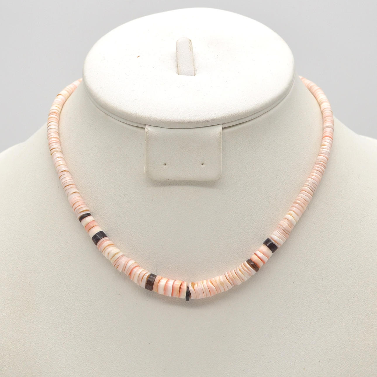 NECKLACE OF PINK SHELLS, DISC BEADS, GRADUATED, SCREW CLASP, 20TH ...