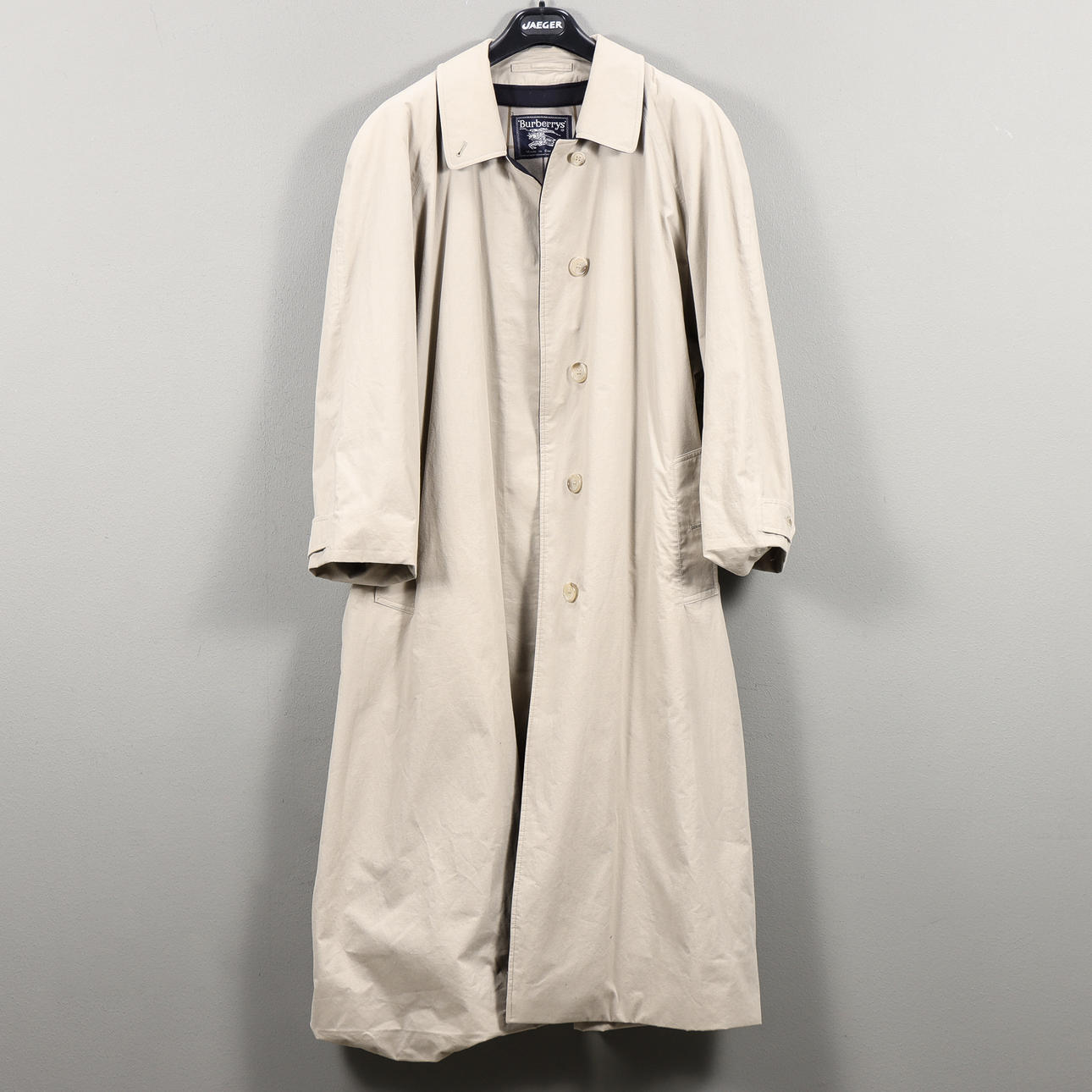 BURBERRY carcoat.
